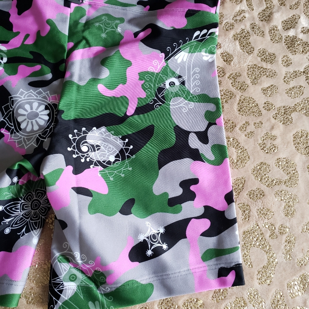 Slalom High Rise Energy Shorts - Bandana Troop - Picture 15 of 17